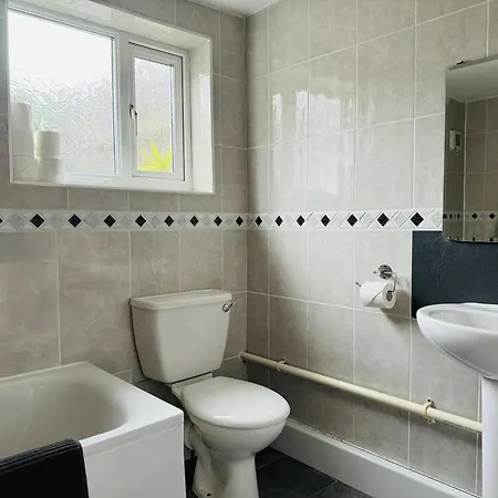 Falcon - 2 Bedroom Ground Floor Flat In Central London Exterior photo